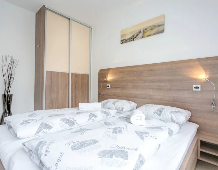 Naslovna stranica | Implantati